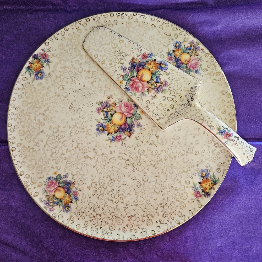 Gorgeous vintage cake plate with matching server.